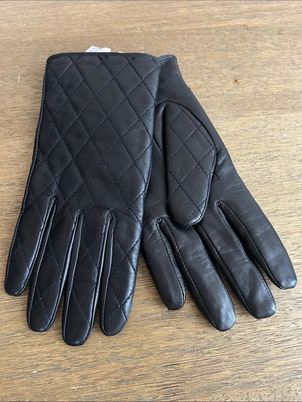 Merona Quilted Sheep Leather Gloves in Black Color. Brand New. Size L/XL.